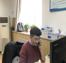 jinnianhui今年会侯勇老师和受资助学生家庭2